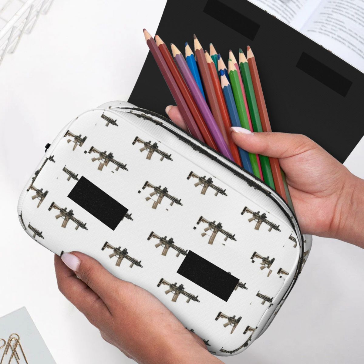 AR-15 Tan Camo Gun - White Pen - Tan Stationery & Office Supply recension och pris